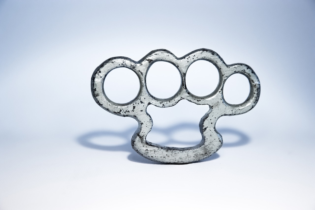 brass-knuckles-1258994_1280